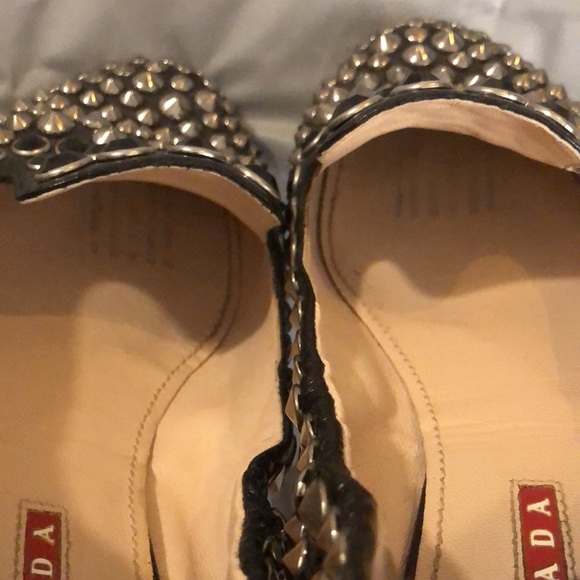 𝐏𝐫𝐚𝐝𝐚 Women’s Leather Studded Embellishment Stretchy Loafers Size 35.5 - Picture 8 of 13